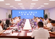 华体会登入-苏州大学副校长前往训练基地，为苏州队守门员纪振勇拨穗