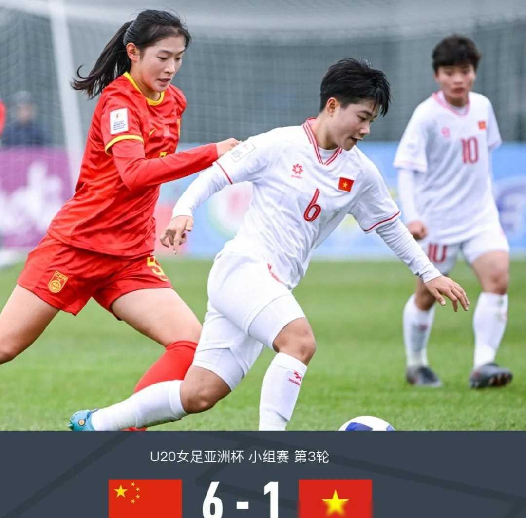 亚洲杯足球赛上中国女球员表现出色