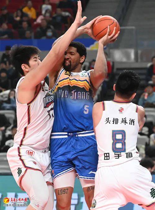 包含新疆男篮战胜广州队，实力碾压对手再现神勇的词条