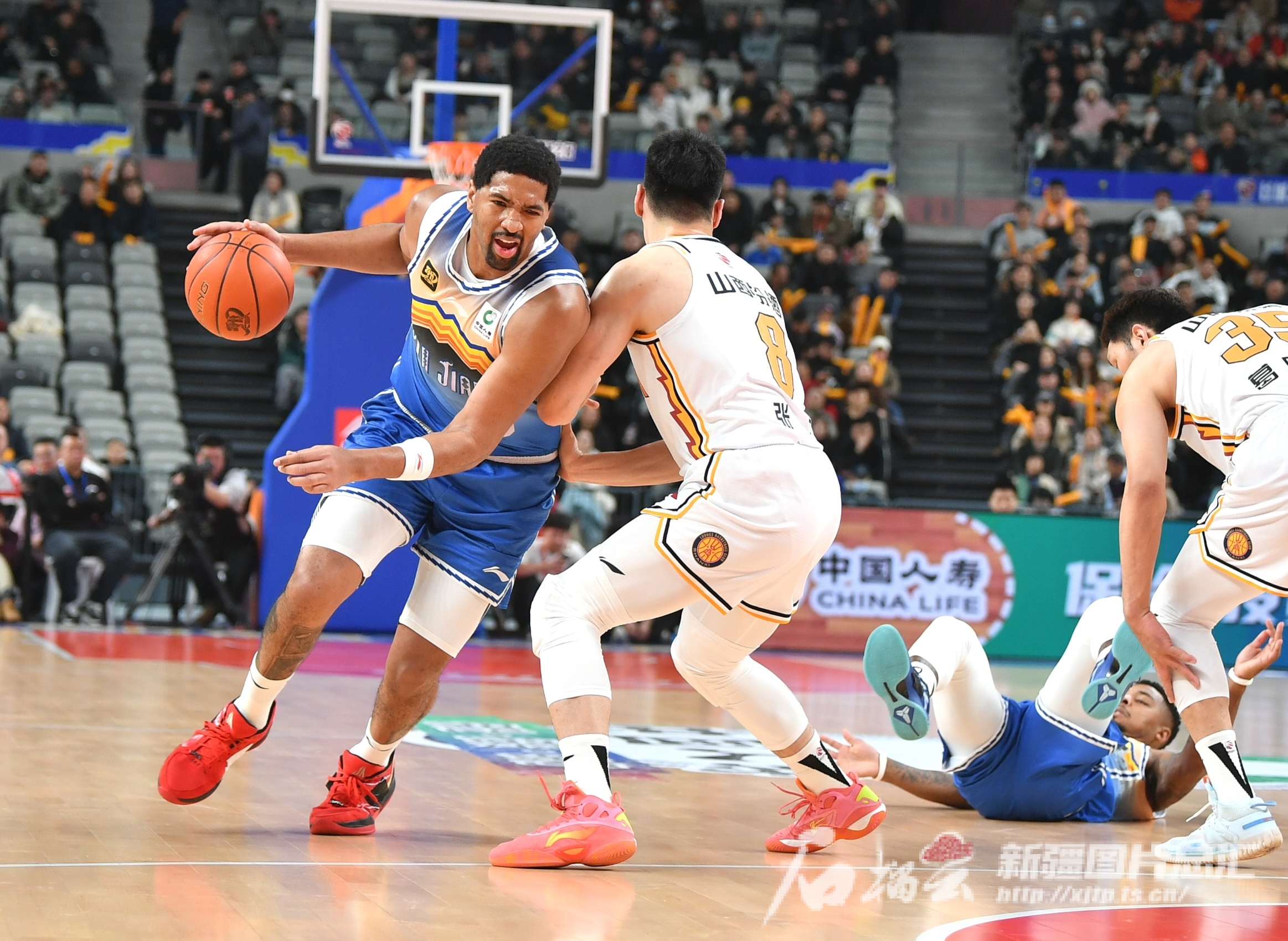 包含新疆男篮战胜广州队，实力碾压对手再现神勇的词条