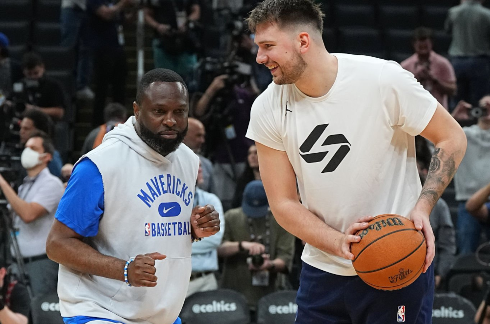 独行侠一年合同续约埃克萨姆沃格尔进教练组辅佐基德