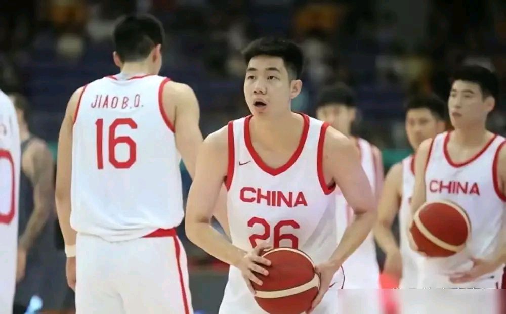 包含中国男篮集训名单：周琦回归赵继伟赵睿在列的词条