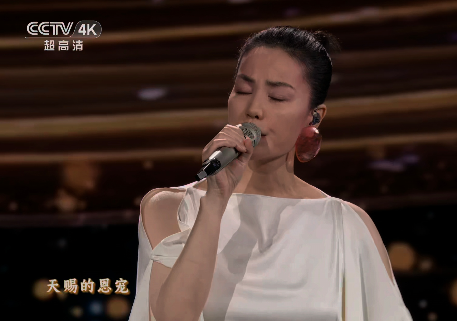 惊艳表演领先全场，笑看晋级