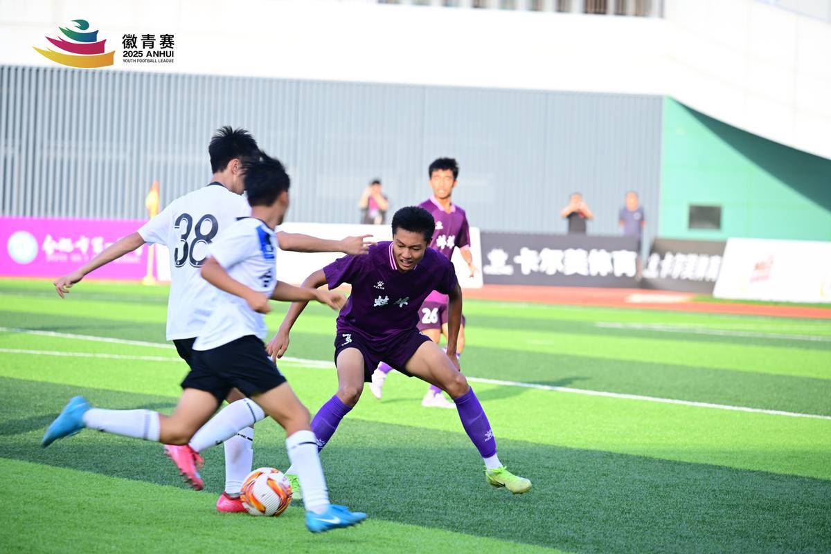 包含激烈角逐：国际足球竞技场上再掀波澜的词条