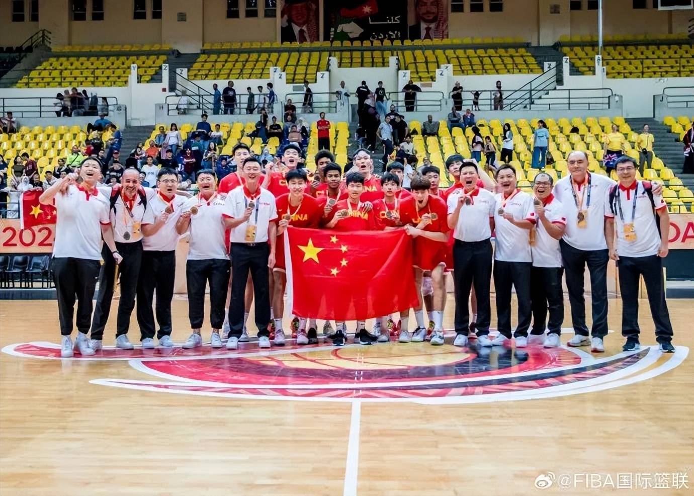 上海队争取胜利，迎战广东男篮